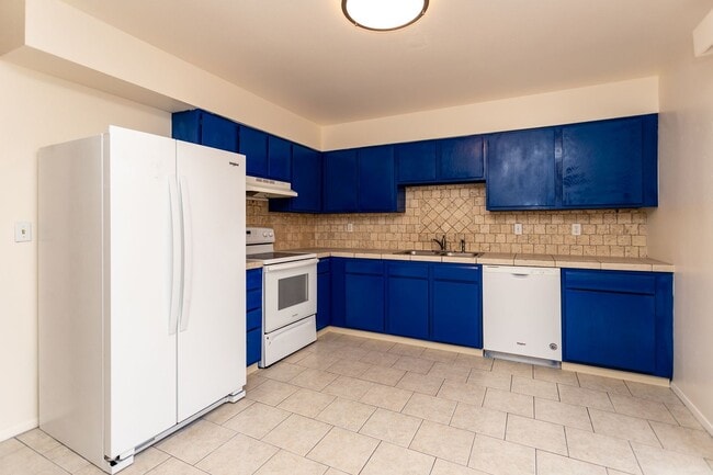 Building Photo - Stunning Ranch Style Home in East Colorado Springs!