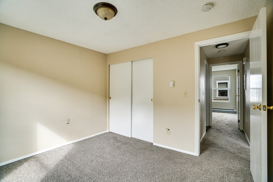 Bedroom - 2410 S I St