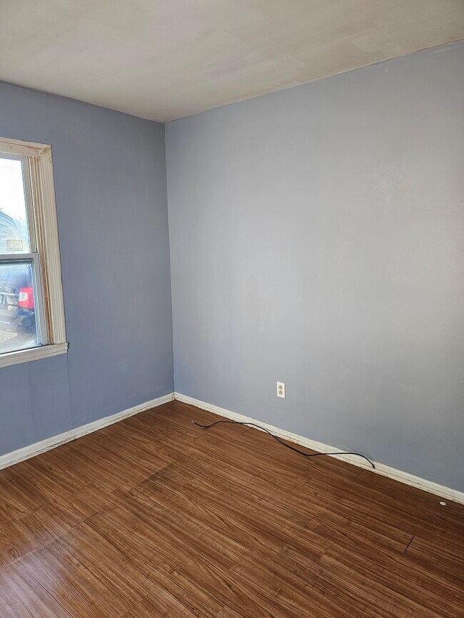 Building Photo - 552 E Buchtel Ave