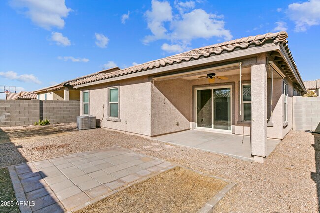 Building Photo - 40925 W Patricia Ln