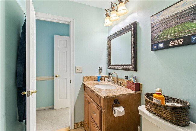 Building Photo - ATTRACTIVE AND BRIGHT LUXURY TOWNHOME IN W...