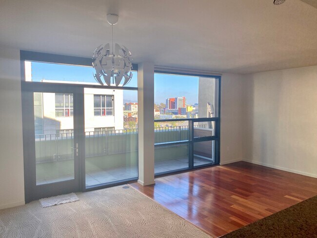 Building Photo - 350 11th Ave