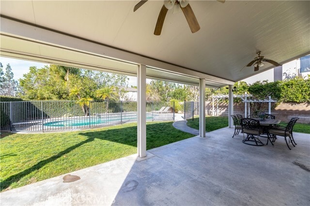 Building Photo - 24 Silveroak