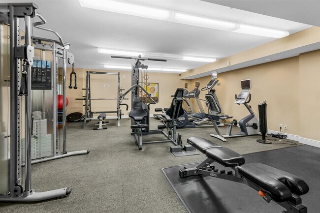 Building Photo - 777 Bayshore Dr