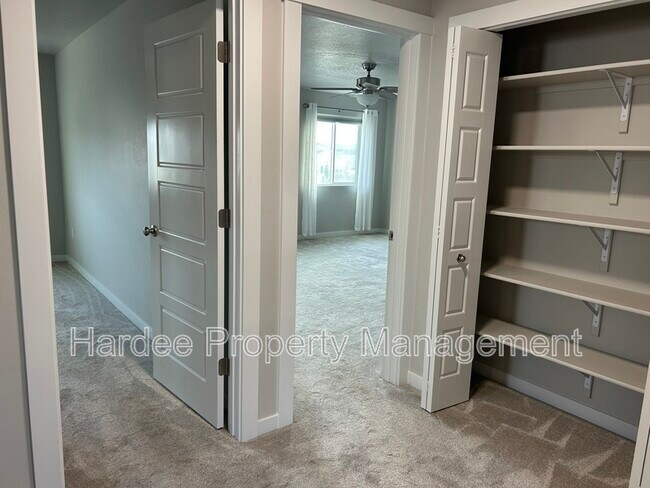 Building Photo - 7051 W Plateau Crk Dr