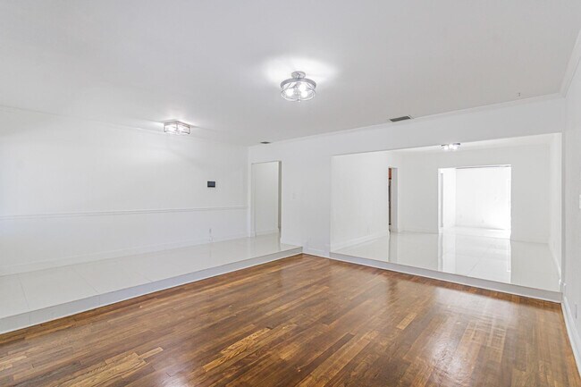 Building Photo - 2810 NE 60th St