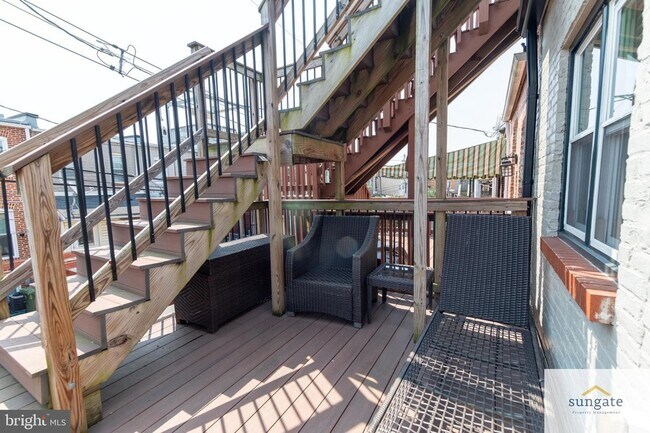 Building Photo - 417 S Ellwood Ave