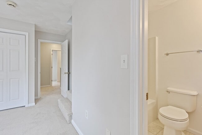 Building Photo - 555 Main St