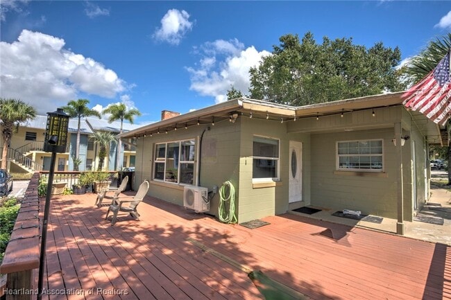 Building Photo - 2175 Lakeview Dr