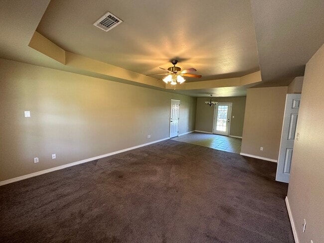 Building Photo - Come take a look at this 3-bedroom 2-bathr...