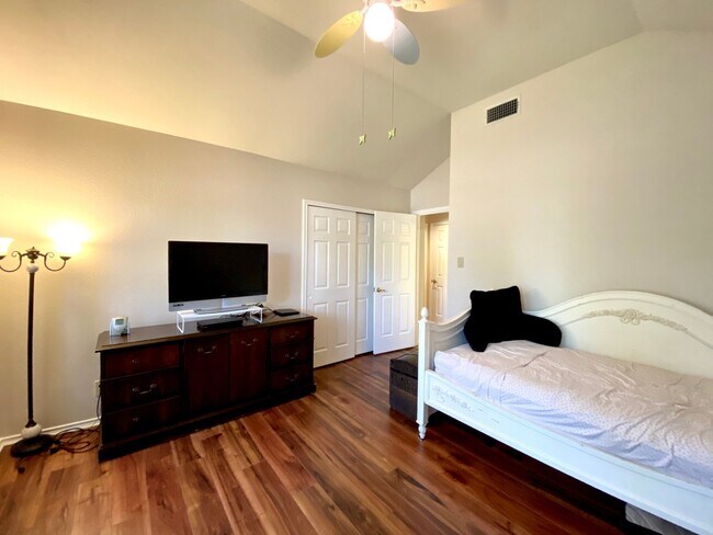 Building Photo - 13706 Morningbluff Dr