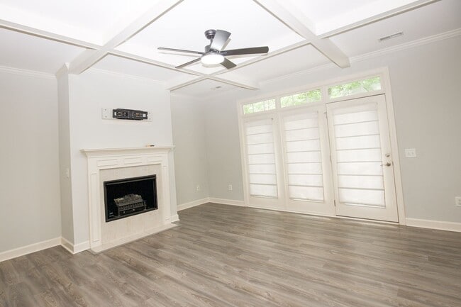 Building Photo - Beautiful corner lot home- Woodlake