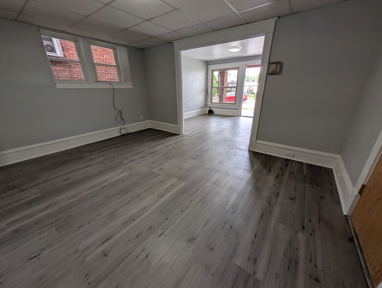 Living/Dining - 220 Lloyd St