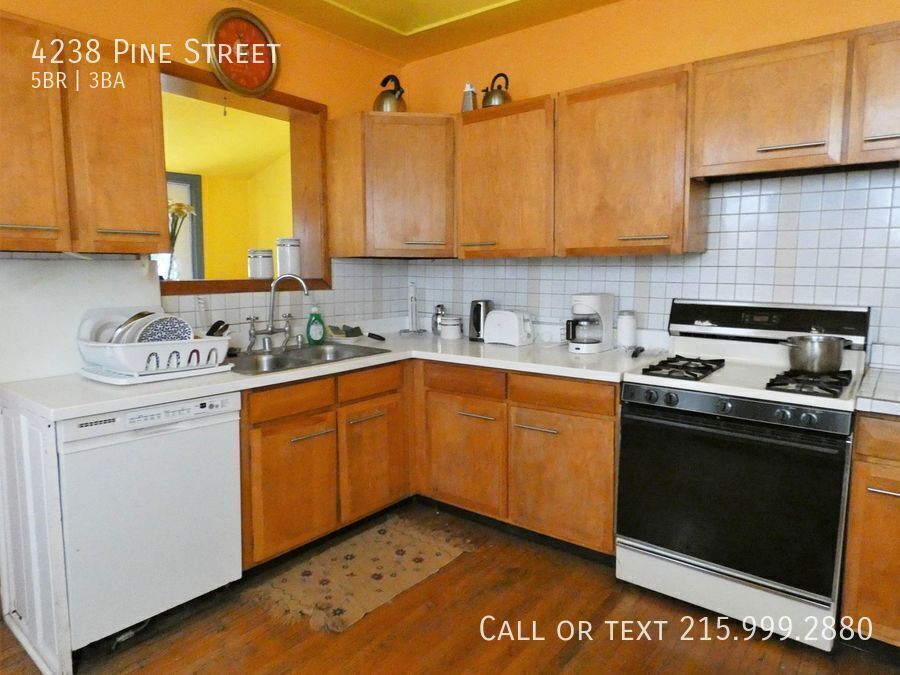 Building Photo - 4238 Pine St