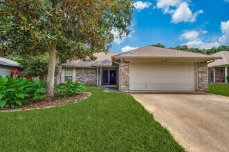 Building Photo - 3 Bed/2bath House next to Lake Arlington!