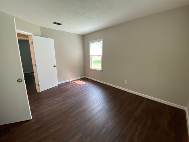 Building Photo - Updated 3 Bedroom 2 Bathroom Home in N. Ch...