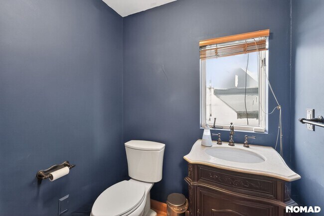 Building Photo - 910 N Clarkson St