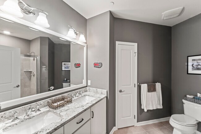 Building Photo - 818 Center Meadow Ln