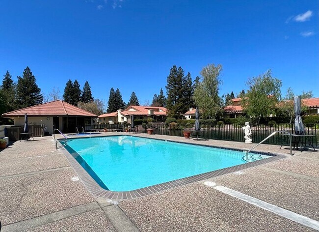 Building Photo - 64 Fountain Grove Cir