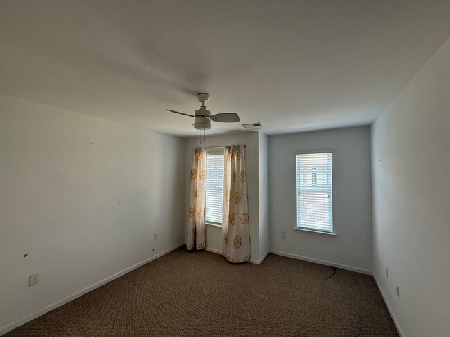 Building Photo - Spacious End-Unit Condo with Dual Primary Suites & Bonus Room