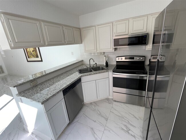 Building Photo - 12255 W Village Dr