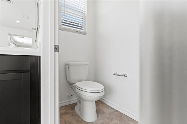 Building Photo - Spacious 5-bedroom home in gated community