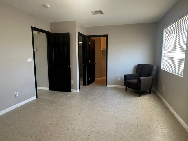 Building Photo - 1714 S 5th St