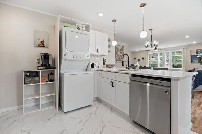 Building Photo - 1301 E 67th St