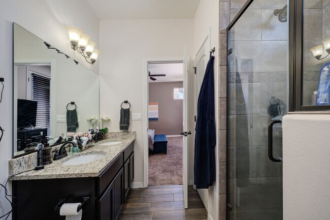 Building Photo - BEAUTIFUL EASTSIDE HOME