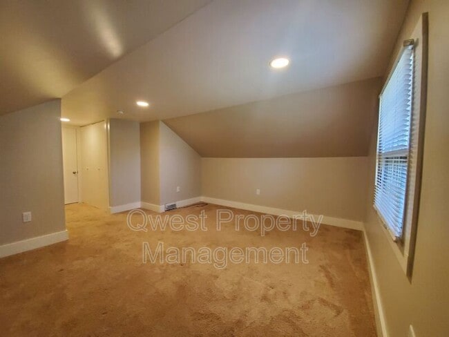 Building Photo - 6315 Knapp St NE