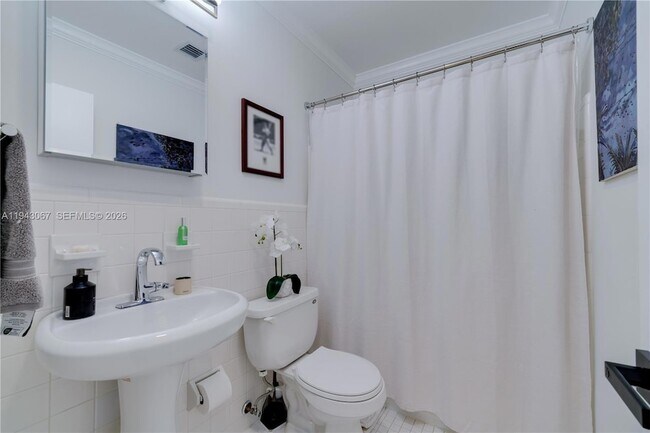 Building Photo - 16102 SW 98th Ave