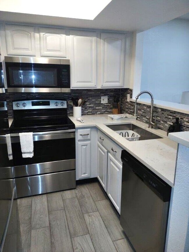 Building Photo - 3601 W Tierra Buena Ln