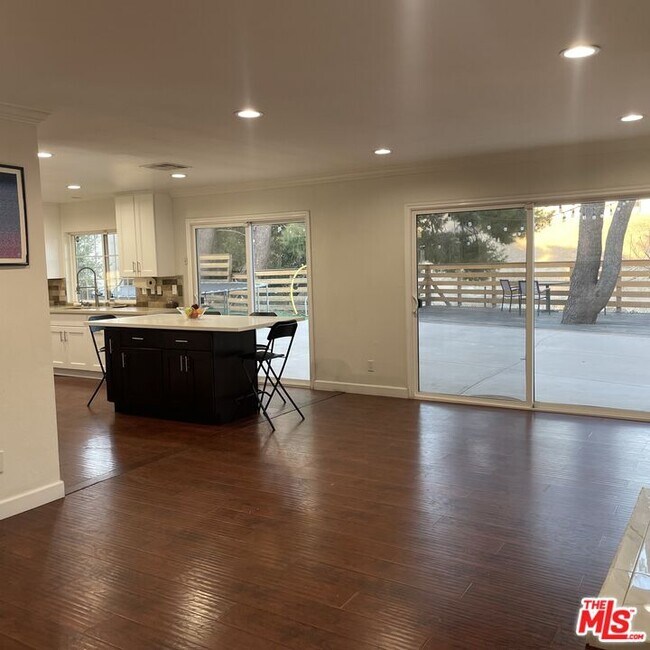 Building Photo - 11158 Newcastle Ave