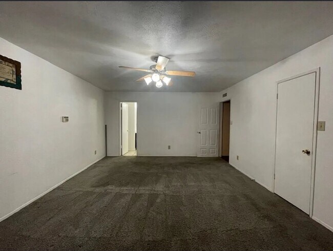 Building Photo - 3404 Livingston Ln