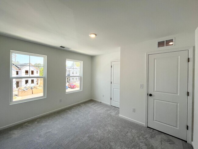 Building Photo - Newly Built 2BD, 2.5BA Apex Townhome in an HOA Community Near RDU Airport, RTP, and Fenton
