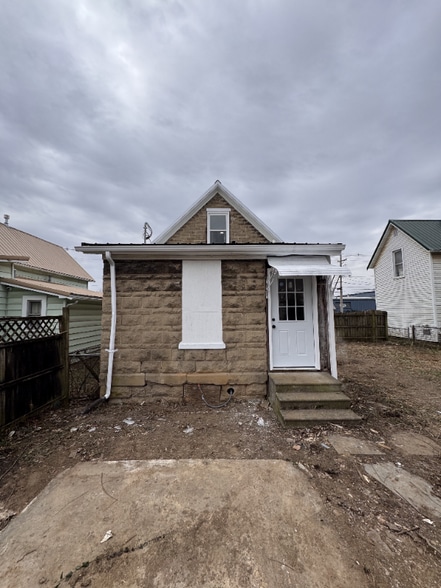 Building Photo - 348 Logan St