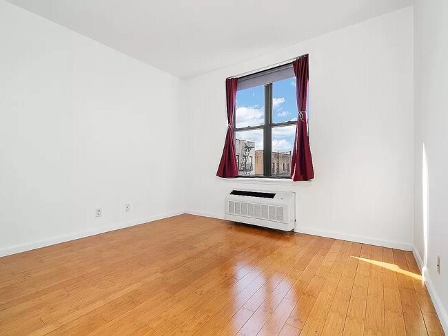 Building Photo - 504 W 136th St