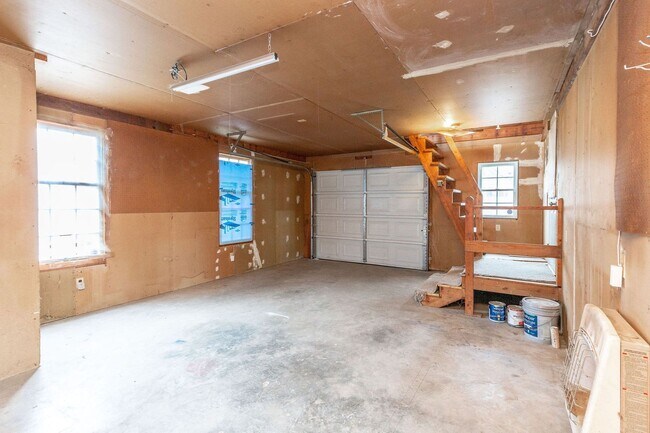 Building Photo - Serene Living in Chesterfield