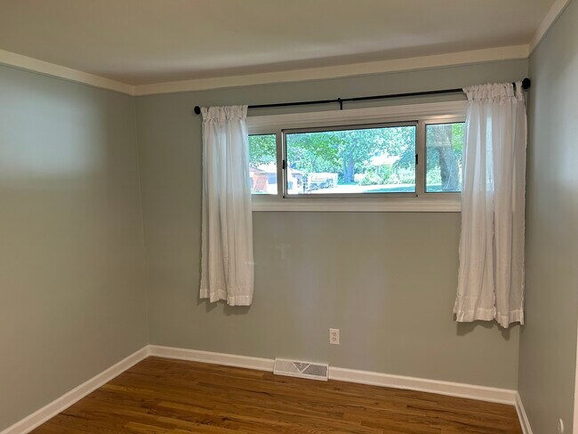 Building Photo - 3754 Hi Villa Dr
