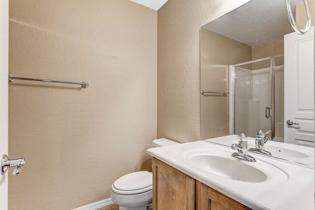 Building Photo - Gorgeous 4 bedroom near Aliante!