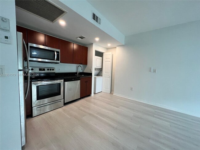 Building Photo - 946 Bay Dr