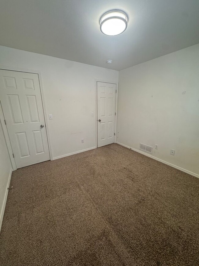 Building Photo - 5222 Leslie St