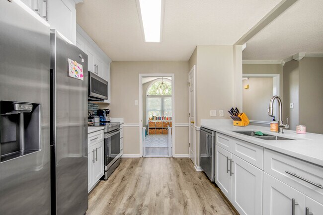 Building Photo - 2713 Leabrook Dr
