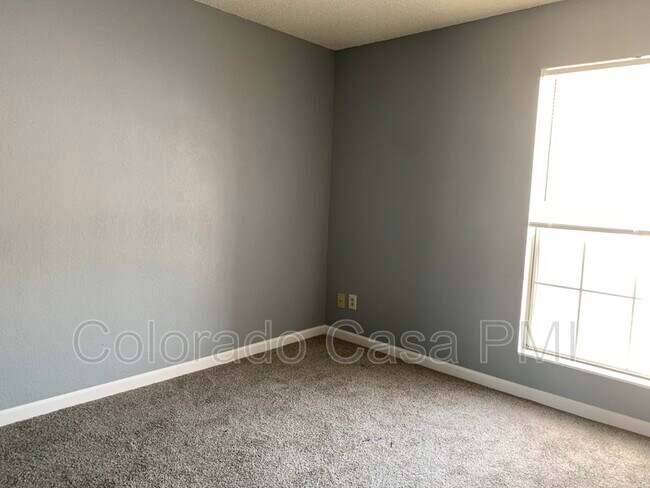 Building Photo - 3440 Parkmoor Village Dr