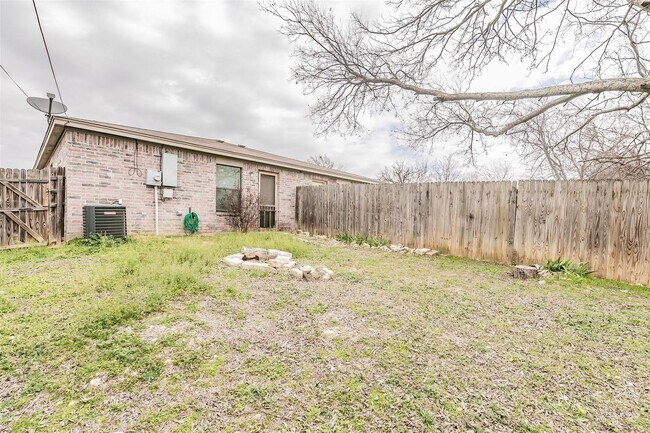 Building Photo - 8117-8119 Doreen Avenue