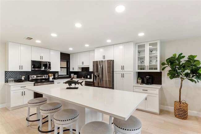 Building Photo - 3887 Catalina Dr