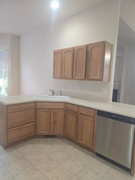 Building Photo - 772 Glen Ct