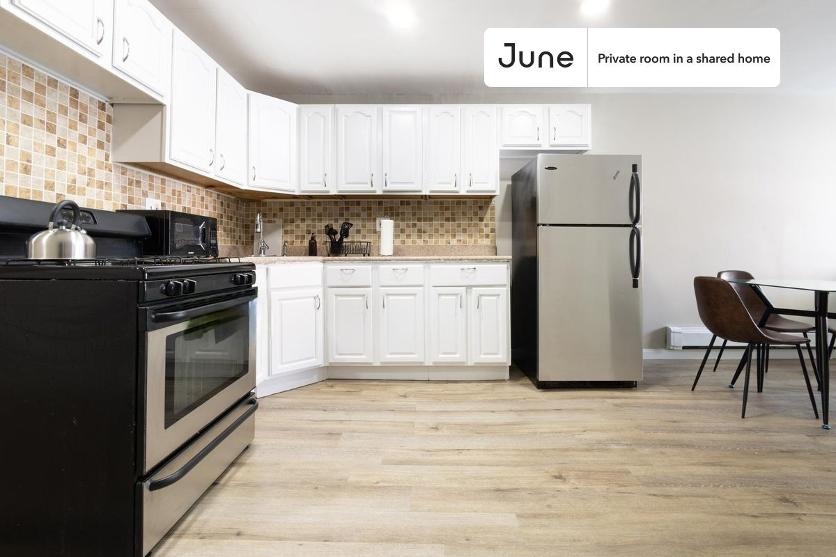 Building Photo - Room in Shared 4 bed/3 bath home