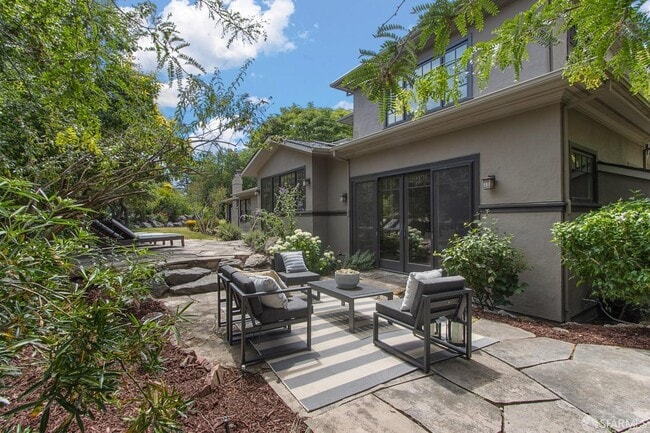 Building Photo - 2 Normandy Ln