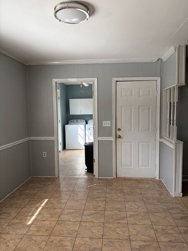 Building Photo - FENCED IN YARD AND LARGE DETACHED TWO CAR GARAGE LOCATED IN THE DESIRED TRAVELERS REST!!!